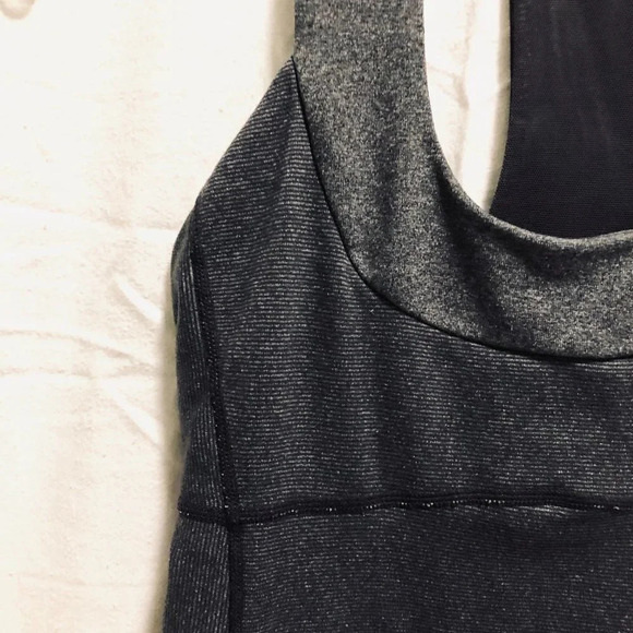 Lululemon Size 4 Scoop Neck Bra Back Tank Top - Picture 3 of 16